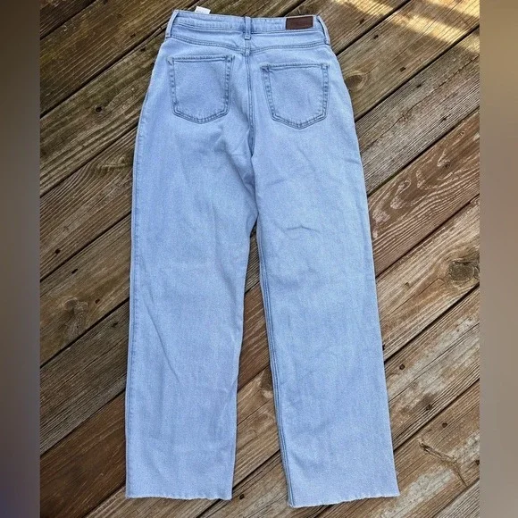 Hollister Ultra High-Rise Dad Jean - Picture 3 of 3